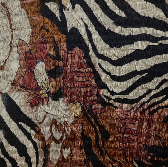 Alberto Makali Zebra & Floral Crinkle Top Size Medium - Picture 10 of 12